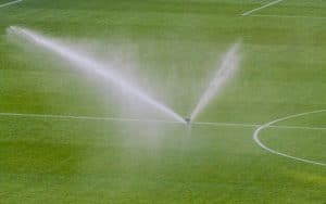 Gestión sostenible del agua en campos de golf y fútbol